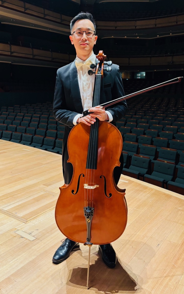Chris with the cello_1200